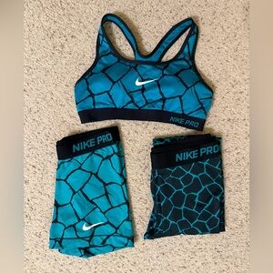 Nike Giraffe Set